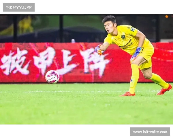 上海海港门将颜骏凌末轮精彩扑救，助力球队客场取胜夺冠